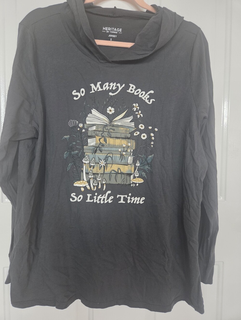 Torrid sz 1 long sleeve hooded tee
